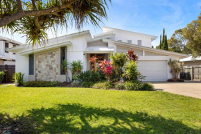 Beecheyana North - Beach Villa with heated pool
